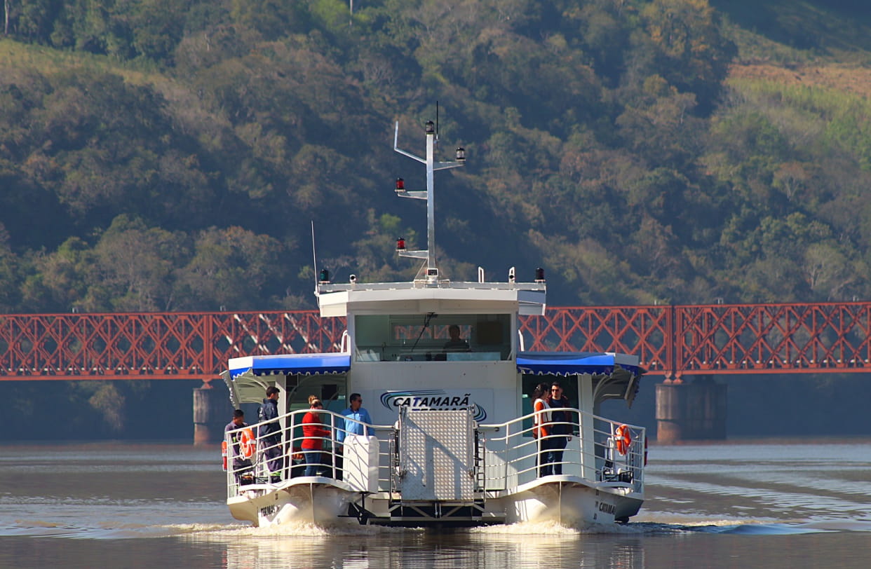 Passeio de Catamarã